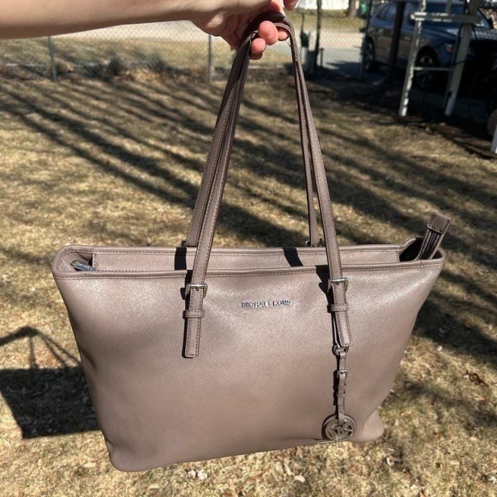 MICHAEL Michael Kors Jet Set‎ Zip Top Laptop Leather Shoulder Tote (Cinder)